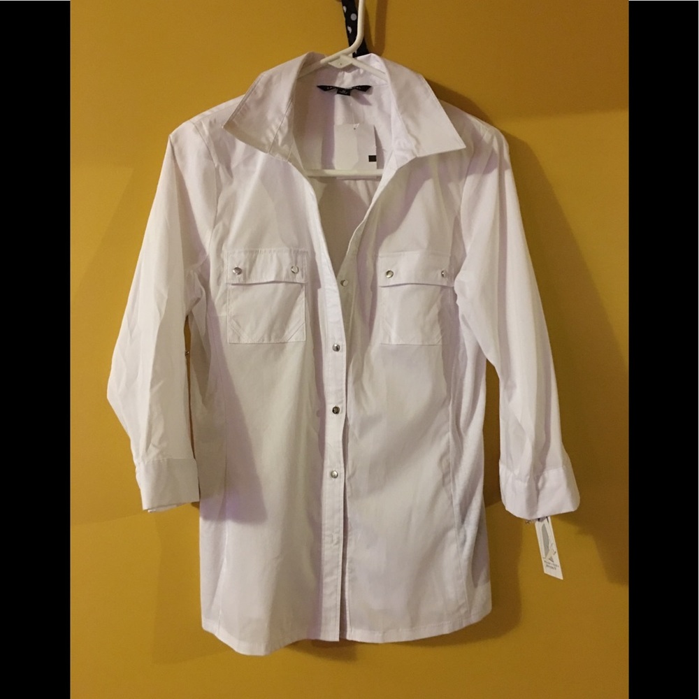 Women’s white long sleeve button shirt medium